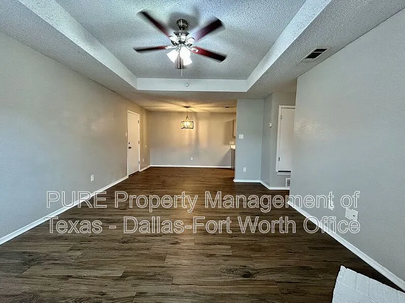 3 bed, 2.0 bath, 1215 sqft, $1,900 — Photo 2