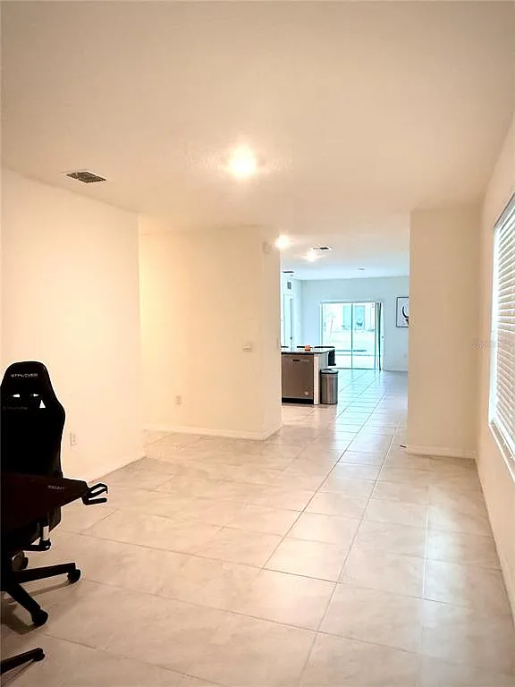 3 bed, 2.0 bath, 1501 sqft, $2,300 — Photo 2