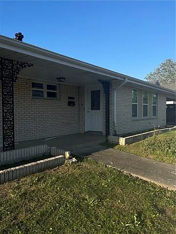 3 bed, 2.0 bath, 1420 sqft, $2,000 — Photo 1