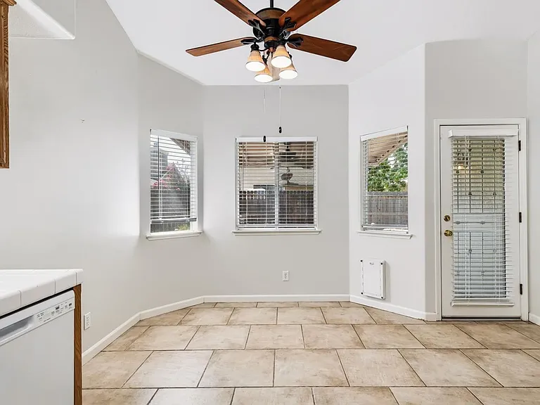 352 W Kelly Ave — Photo 13