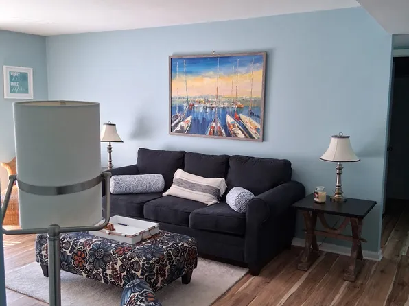 3606 Lakeshore Dr APT A8, Saint Joseph, MI 49085