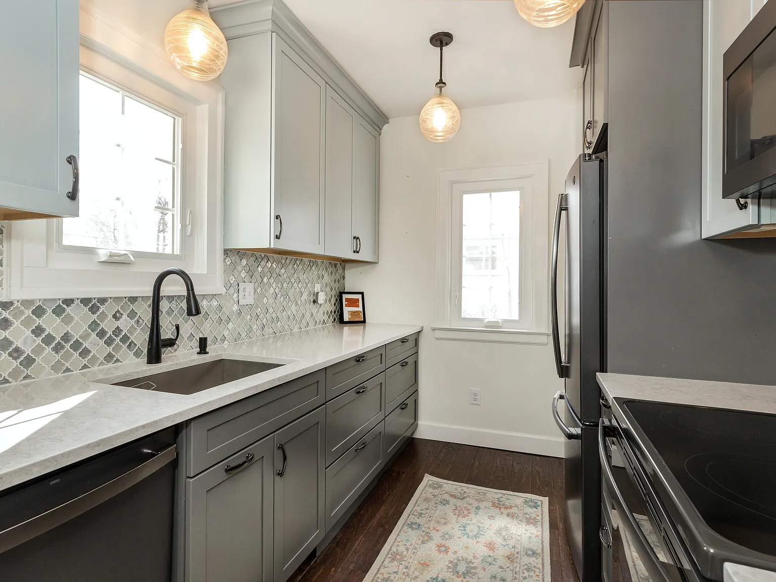 3 bed, 1220 sqft, $2,900 — Photo 2