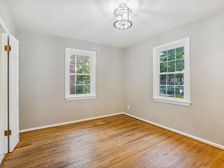 5212 Augusta St — Photo 14