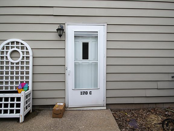 2nd image of 170 Wentworth Ave W APT B