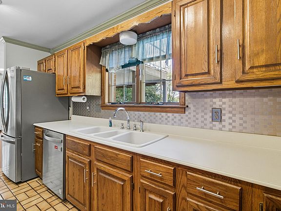 5th image of 390 Comfort Ln