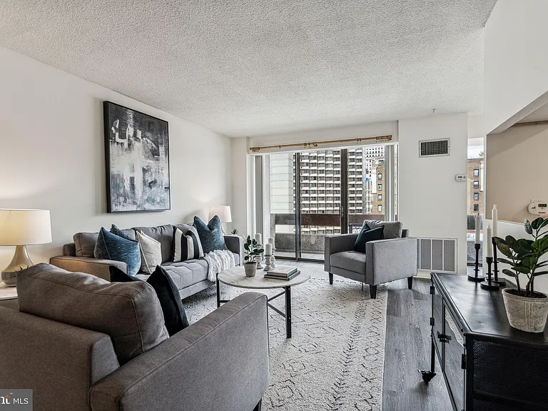 1326 Spruce St #42-1503 — Photo 3