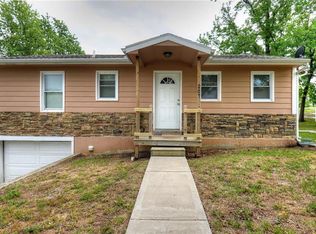 207 E Hillside School Rd, Oak Grove, MO 64075