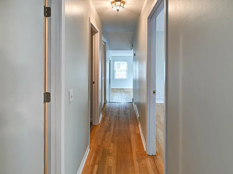 10 Bradford Ln — Photo 38