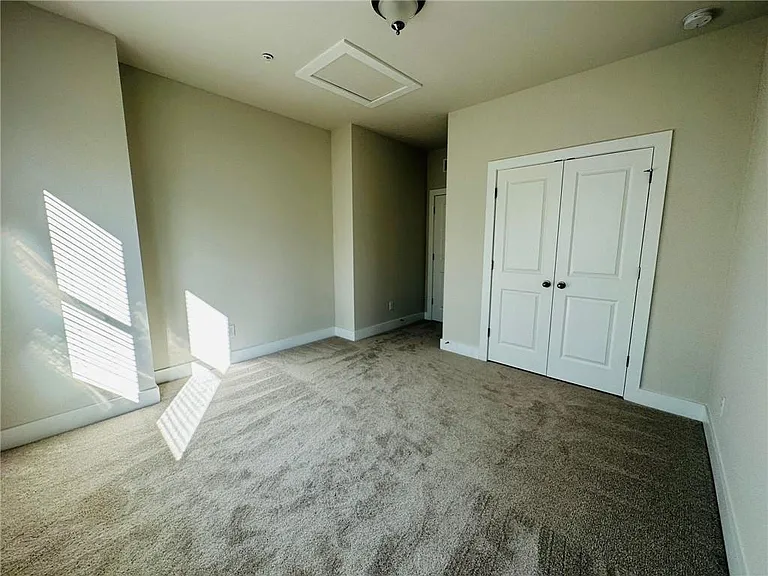1252 Windmill Pkwy — Photo 25