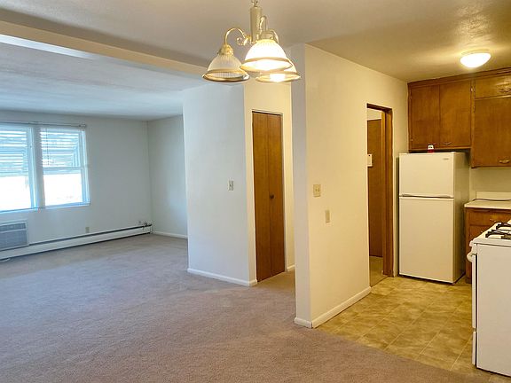 5th image of 2020 Pillsbury Ave S #102