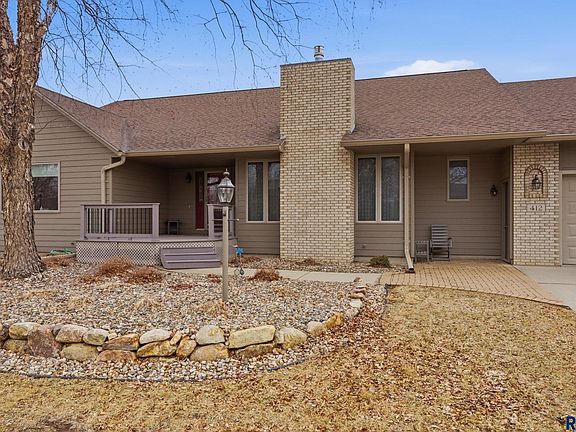 2nd image of E Meadowlark Cir