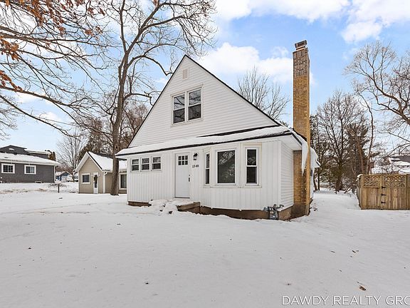 3rd image of 1348 Covell Ave NW