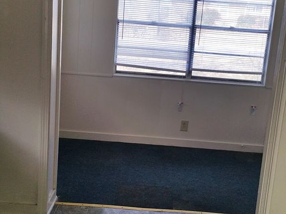 4th image of 1403 S Van Buren St