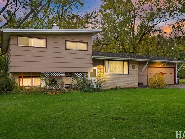 1711 Beechnut Dr, Holiday Hills, IL 60051