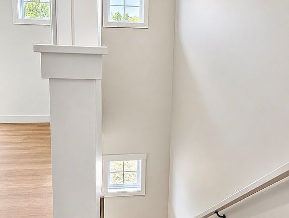 4th image of 648 Pine St