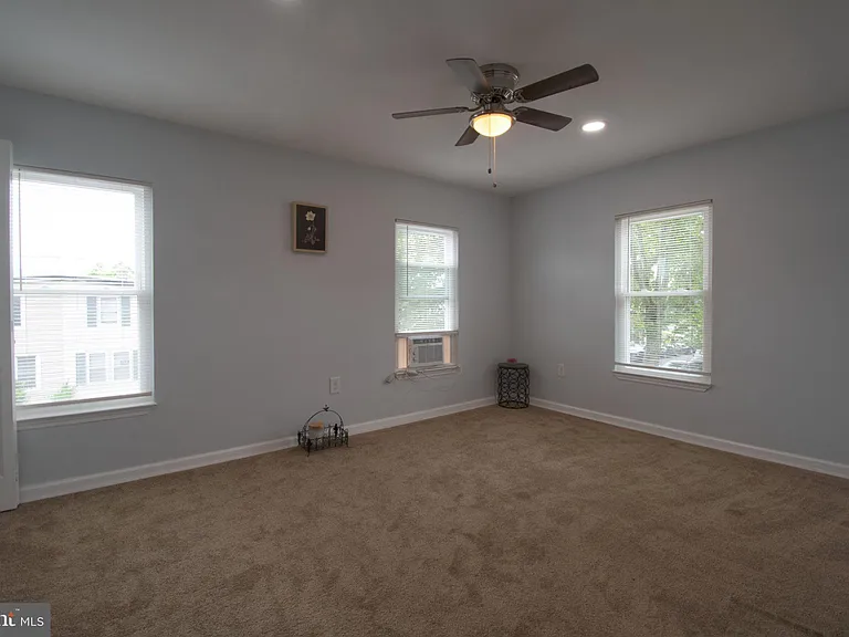 1012 W 3rd St #2 — Photo 11