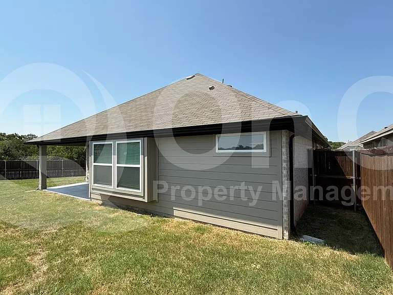 204 Rosewood Dr — Photo 28