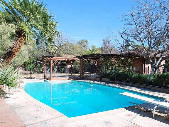 2nd image of 109 N Camino Espanol