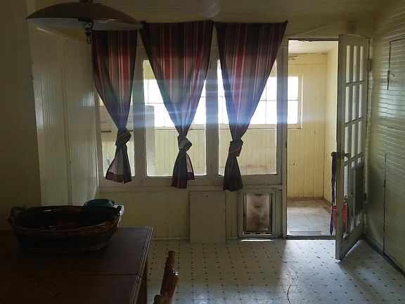 Kitchen area, A good place to set a table.