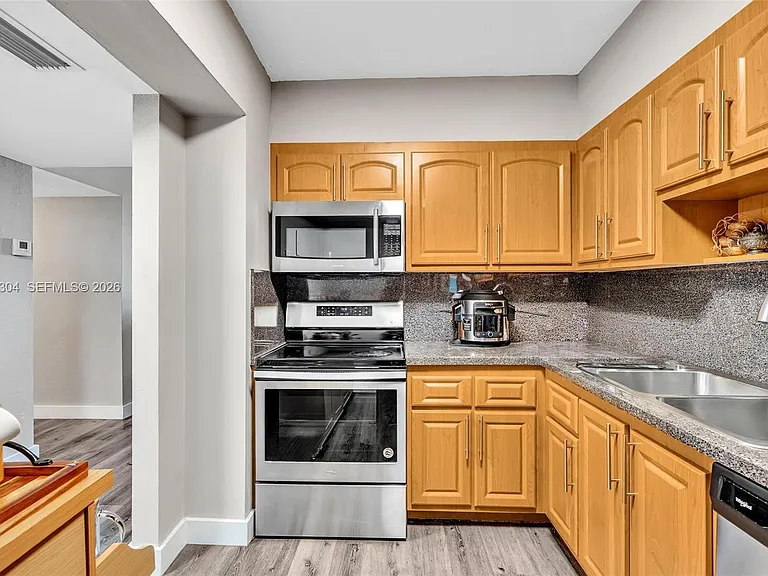 3375 N Country Club Dr #905 — Photo 7