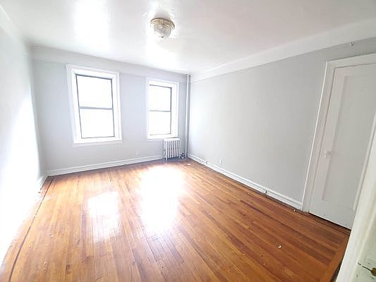 1st image of 416 E 17th St #18