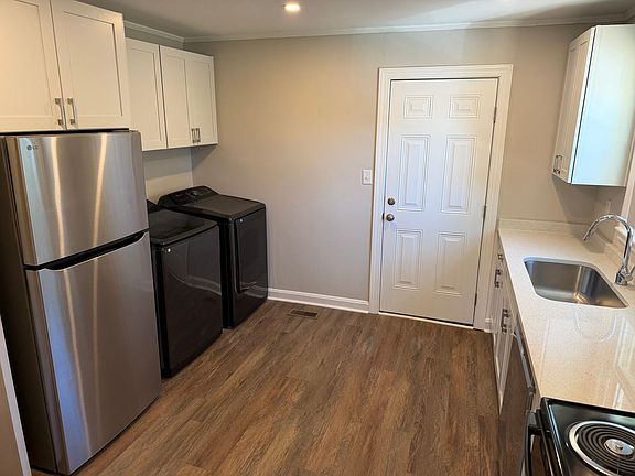3rd image of 4401 Welling Ave
