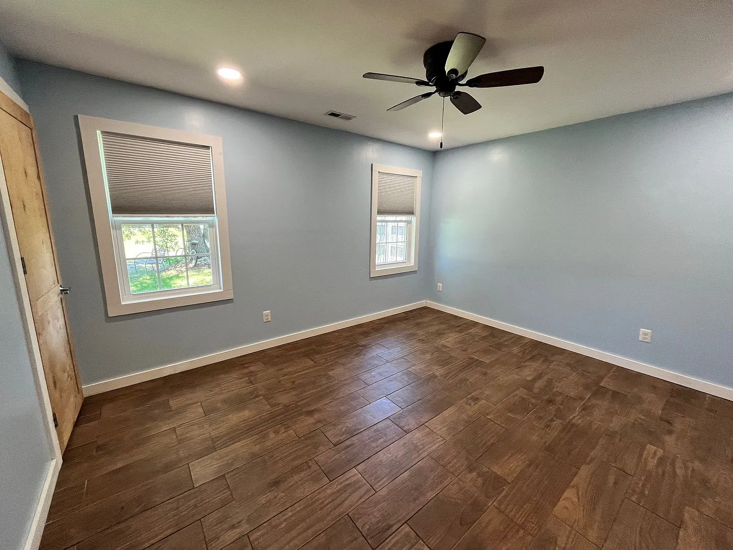 Great home avail in Hubert! Mini split AC in garage perfect for personal gym! — Photo 4