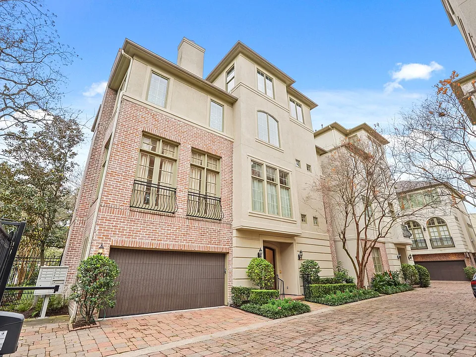 521 Lovett Blvd