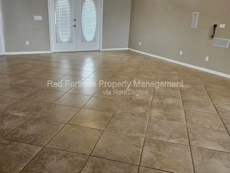 2613 SW 15th Ave — Photo 5
