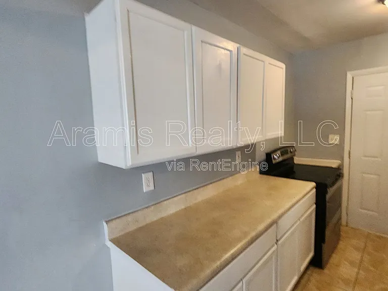 248 Rosser St SW — Photo 5
