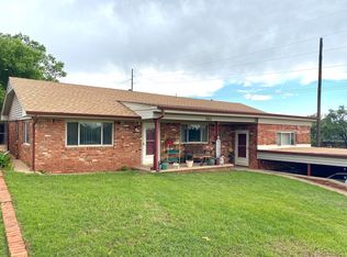 744 N 5th St, Clinton, OK 73601
