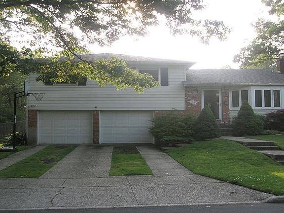 3rd image of 20 Tanglewood Dr