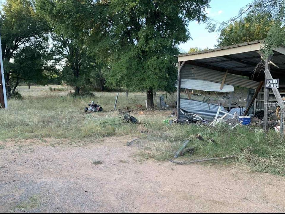 2nd image of 512 Crest Dr