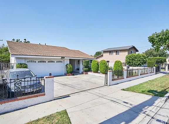 3rd image of 1042 W Wilshire Ave