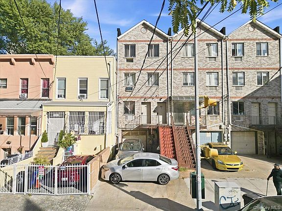 2nd image of 2050 Arthur Avenue