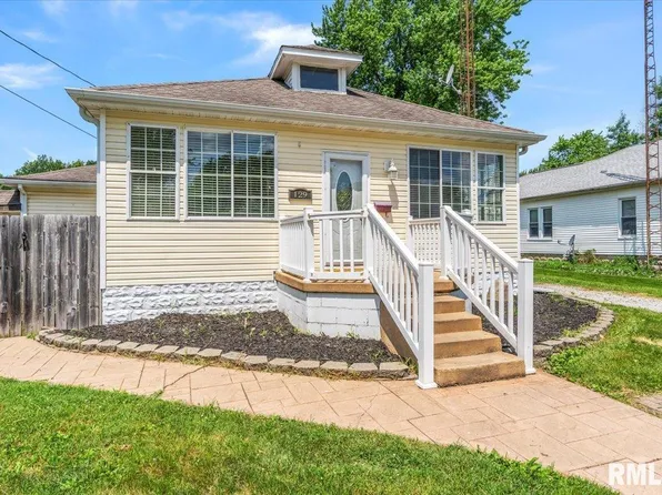 129 S Ring St, Virden, IL 62690