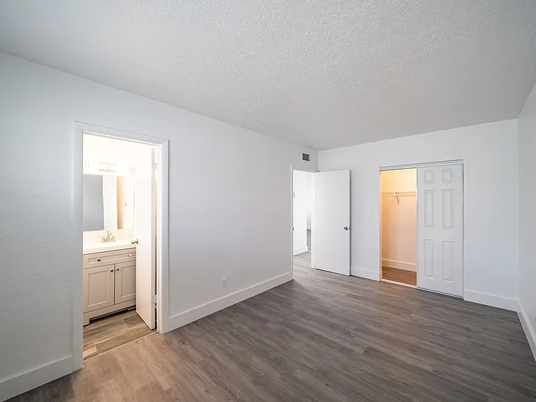 Keybay Apartments — Photo 6