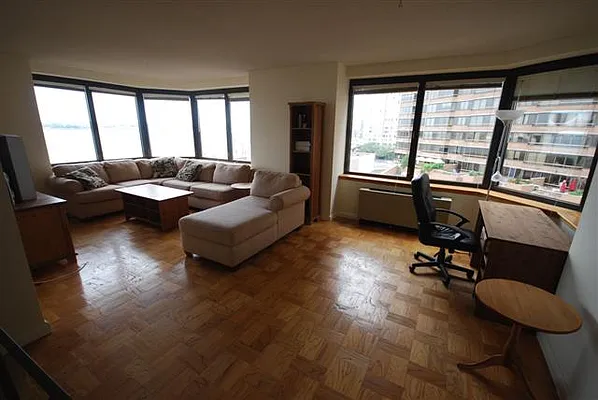Rented by Luxury Habitat | media 12