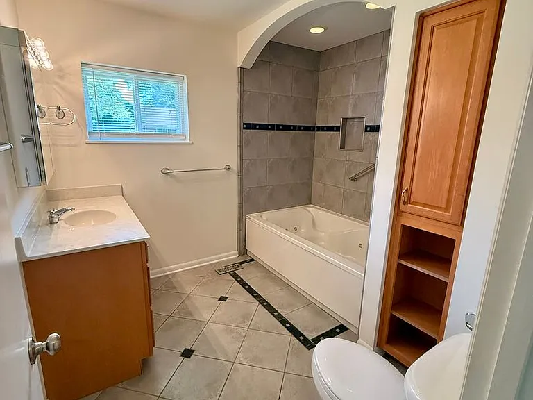 645 Brookfield Rd — Photo 9