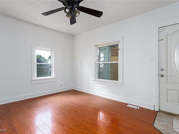 4th image of 936 Ella Ct