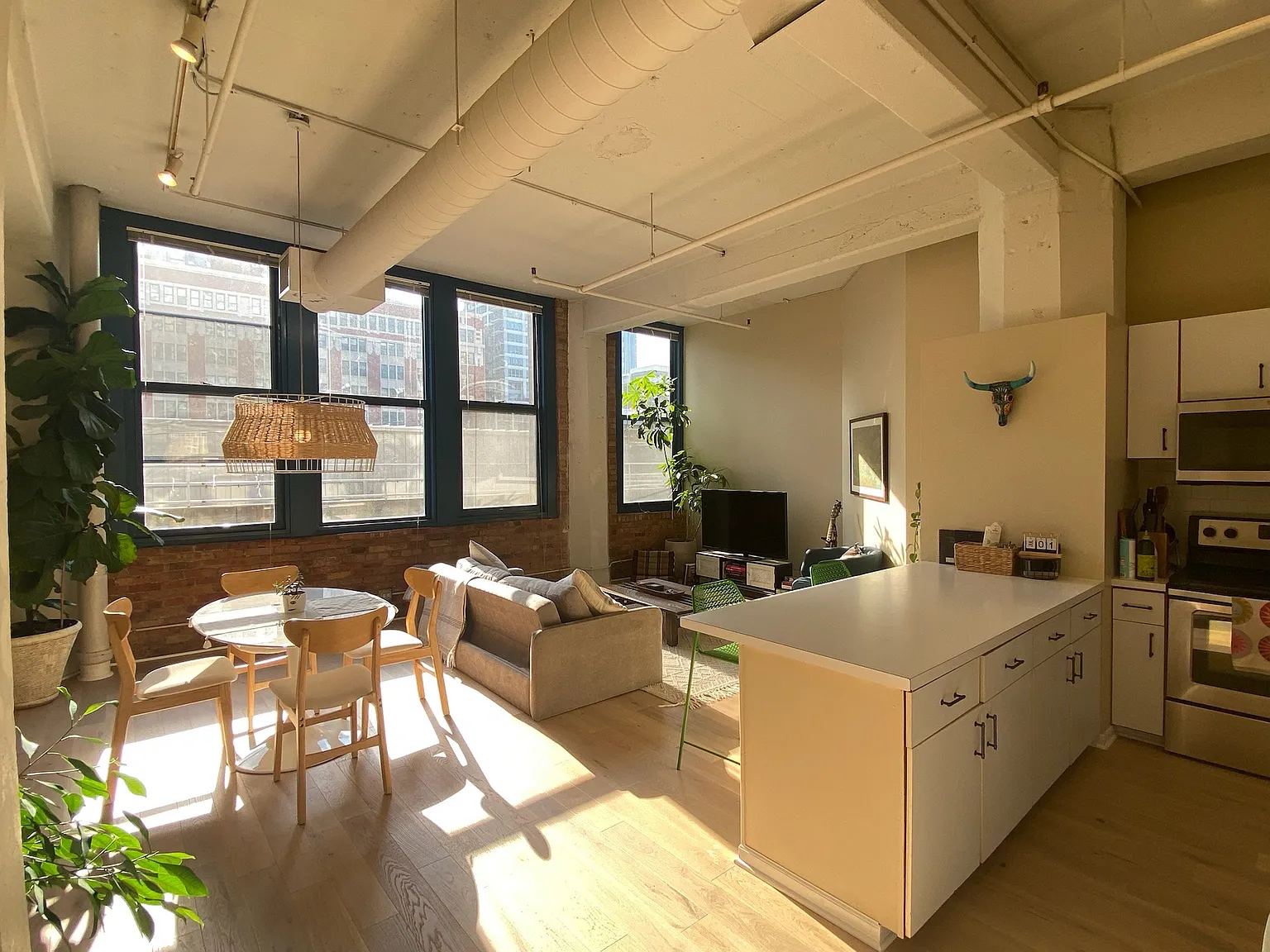 124 W Polk St APT 203 photo 1