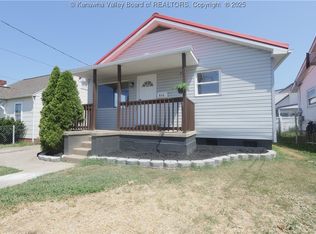 915 9th St, Nitro, WV 25143