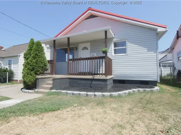 915 9th St, Nitro, WV 25143