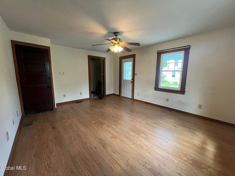 2nd image of 19 Warren Street