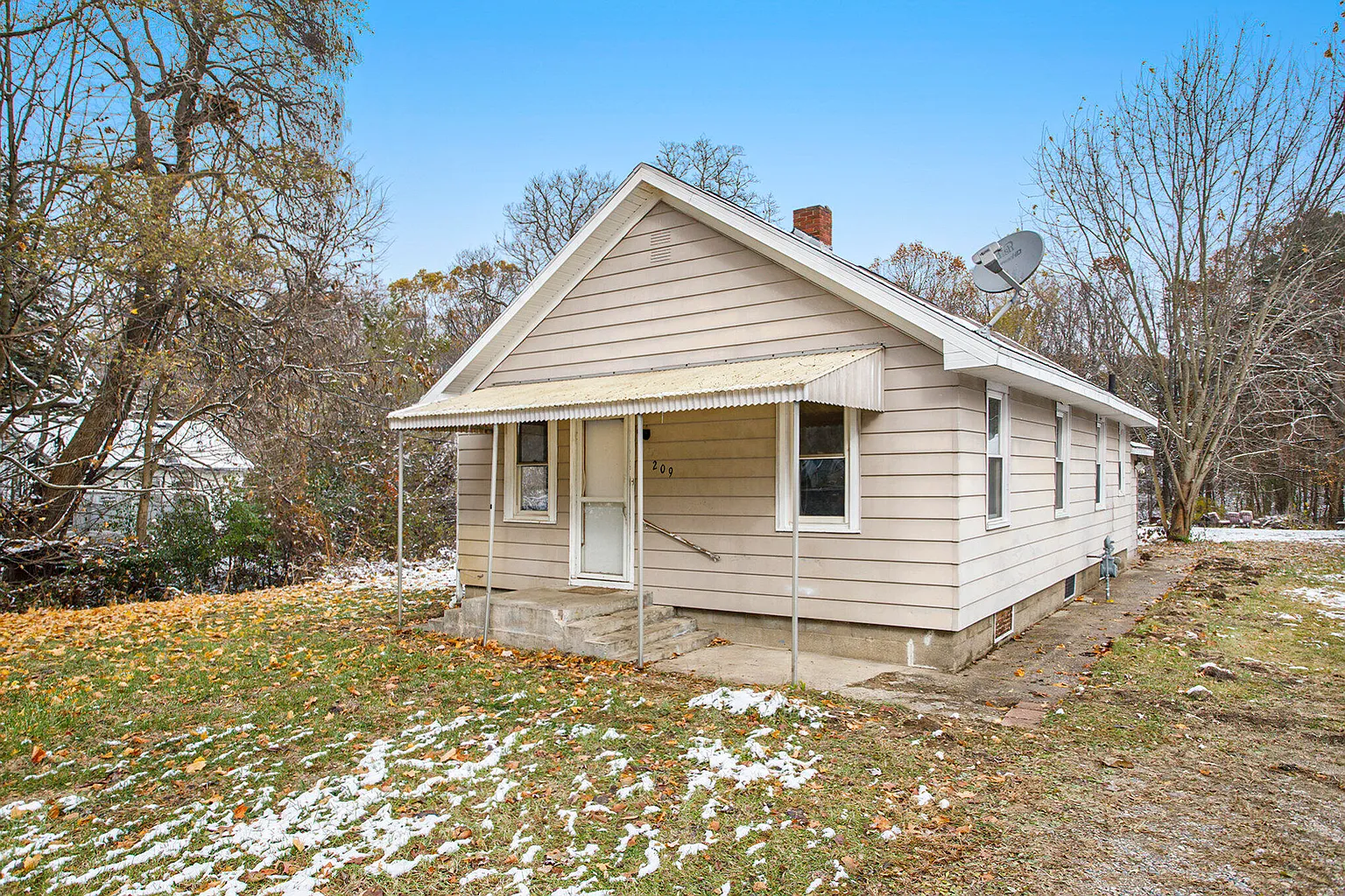 209 Theodore St photo 1
