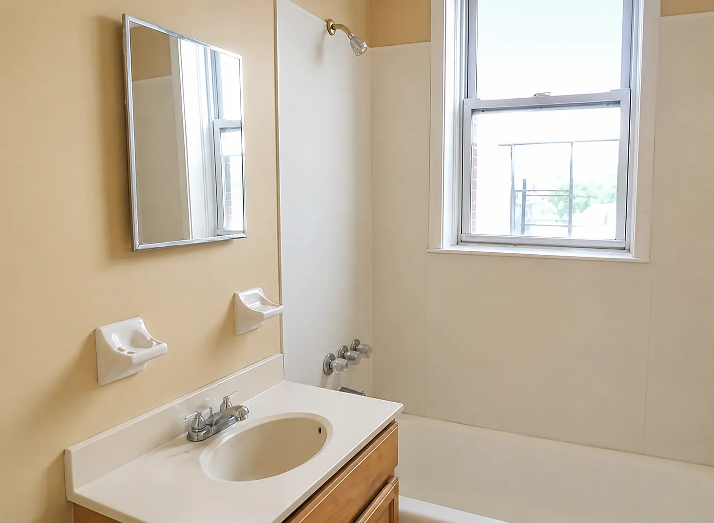 3 bed, 750 sqft, $1,850 — Photo 2