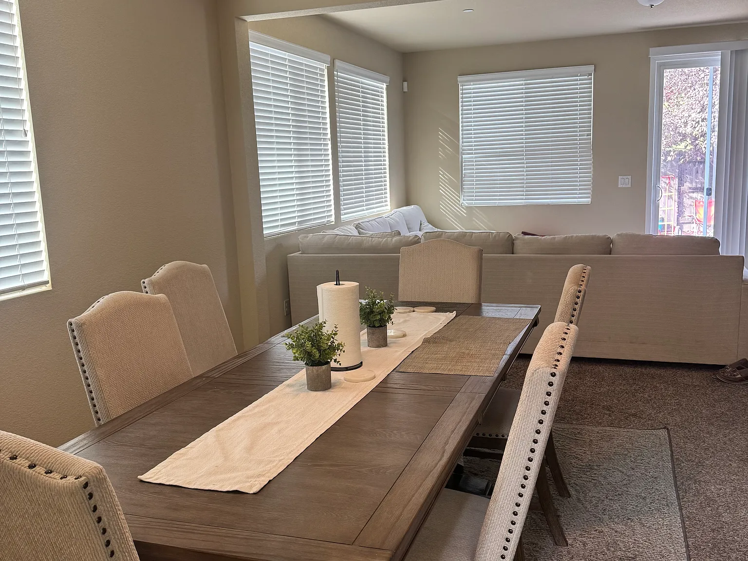 4 bed, 2252 sqft, $3,000 — Photo 4