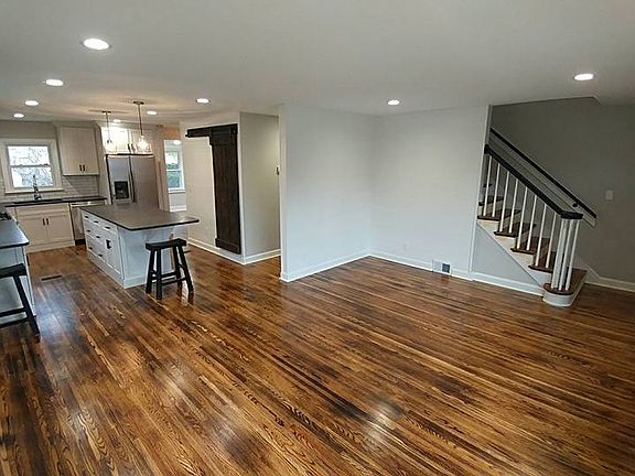 3rd image of 1614 Deer Park Ave