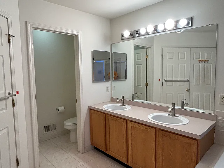 240 Kensington Dr — Photo 13