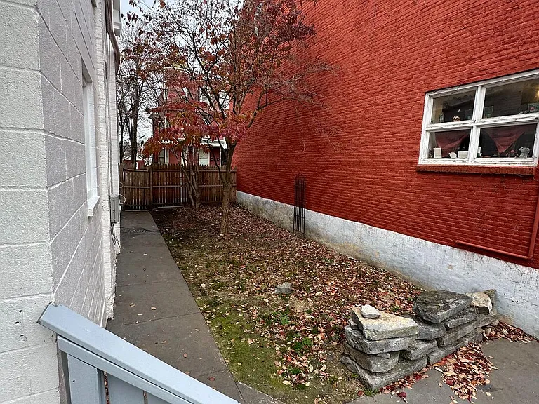 414 S Potomac St — Photo 2